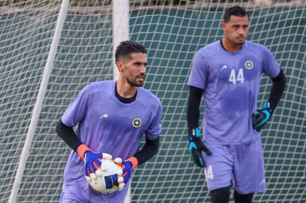 استقبال از سیدحسین در تونل وحشت سپاهانی ها؛ خبری از اخباری نیست عکس