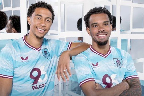 رونمایی رسمی از کیت دوم برنلی