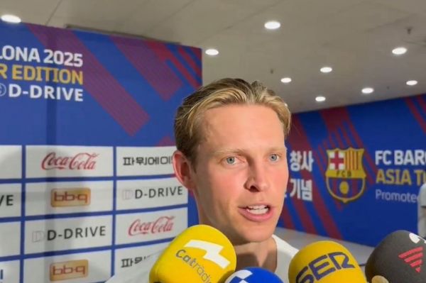  دی‌یونگ  ترشتگن شایسته بازوبند کاپیتانی است