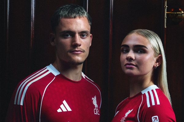 رونمایی رسمی از کیت اول لیورپول برای فصل جدید