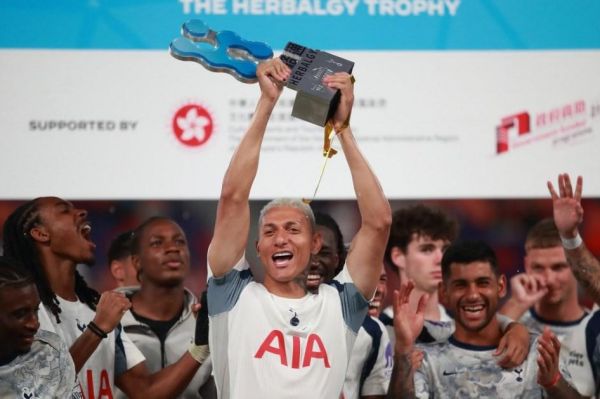 پاسخ محکم ستاره آرسنال به کری خوانی مهاجم تاتنهام