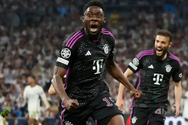  بازگشت بانشاط آلفونسو دیویس به تمرینات انفرادی در زمین