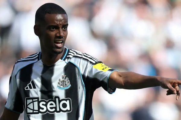  واکنش سرمربی نیوکاسل به رد شدن پیشنهاد 120 میلیونی لیورپول برای ایساک