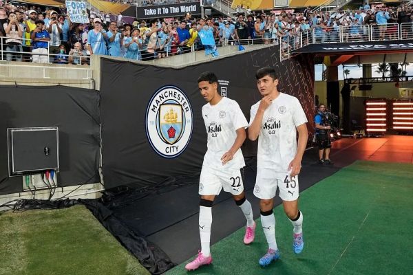  منچسترسیتی تکلیف آینده دو مدافع خود را روشن کرد