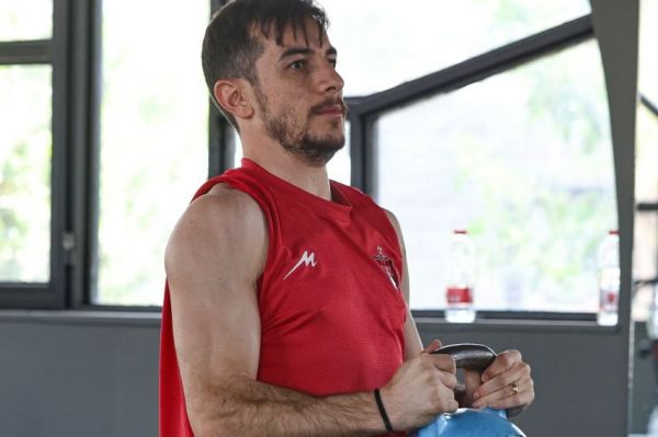  رد پیشنهاد سپاهان از سوی احمدزاده؛ بازیکن پرسپولیس هستم