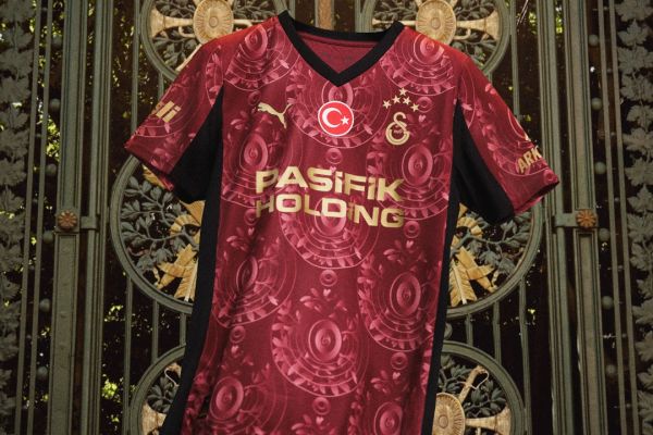  رونمایی رسمی از کیت سوم گالاتاسرای