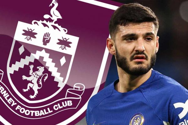  مذاکرات چلسی و برنلی برای انتقال مهاجم آلبانیایی