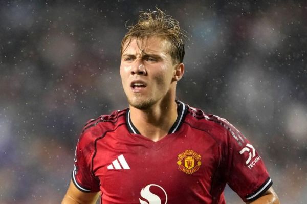 تخفیف منچستریونایتد بر روی مهاجم خود