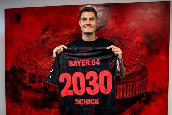  رسمی  مهاجم بایر لورکوزن تا 2030 با تیمش تمدید کرد