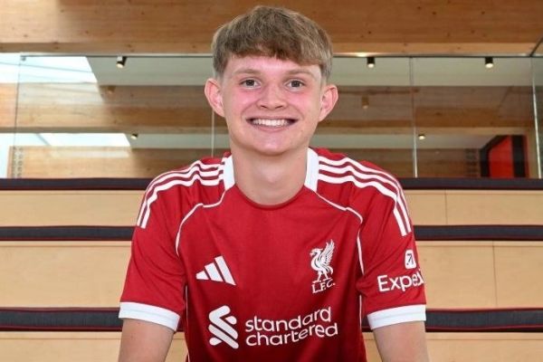 رسمی مهاجم سالفورد سیتی به لیورپول پیوست