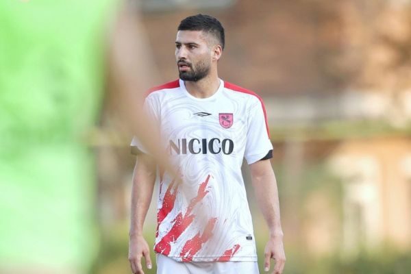  مدافع سابق استقلال و اولین سکانس با پیراهن غیرآبی