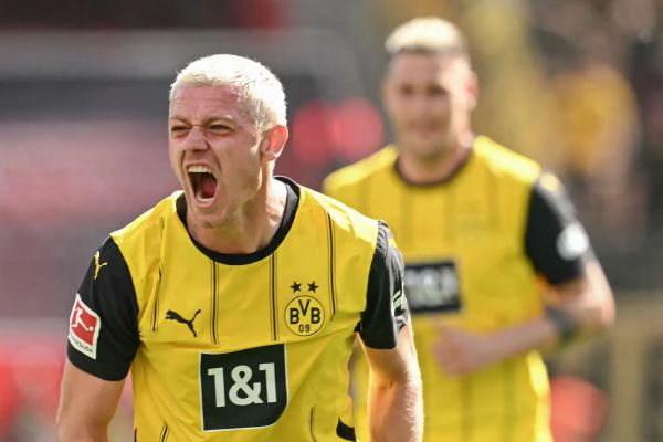 مدافع دورتموند تحت رادار دو تیم لیگ برتری قرار دارد