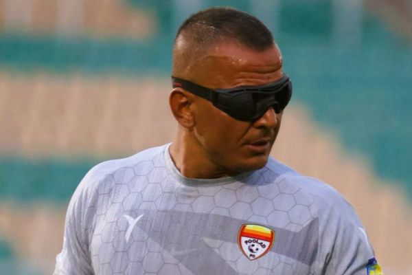 راز عینکهای دودی دروازهبانان فولاد