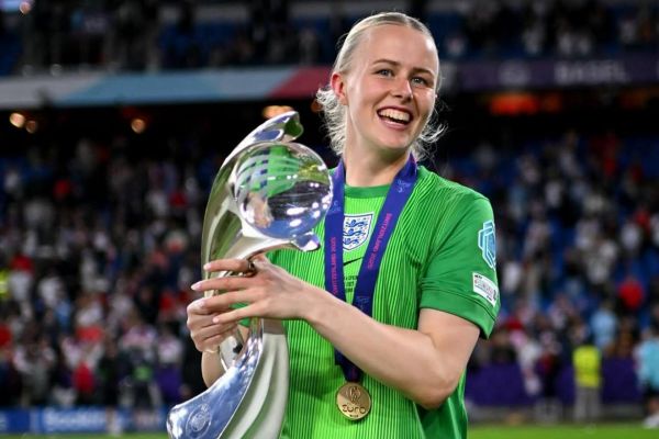  مصاحبه جالب دروازه‌بان زنان انگلیس؛ بطری کاتا را بین تماشاگران پرت کردم