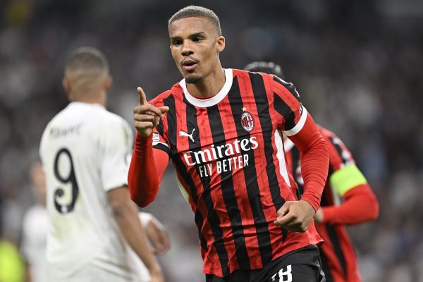  مدافع میلان با نیوکاسل به توافق رسید