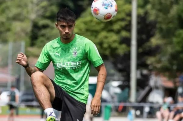 بازیکن آلمانی پیراهن تیم ملی کره جنوبی را بر تن میکند