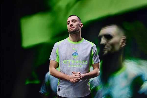  رونمایی از پیراهن سوم منچسترسیتی برای فصل جدید  عکس