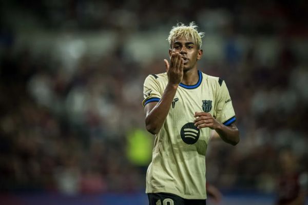  وینگر سابق بارسلونا یامال را بهترین بازیکن دنیا می‌داند