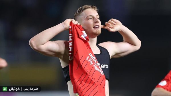 اشترکال استقلالیها گیج شده بودند و گل زدم