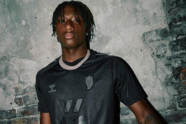  رونمایی از کیت سوم تیم لیگ برتری با الهام از گربه