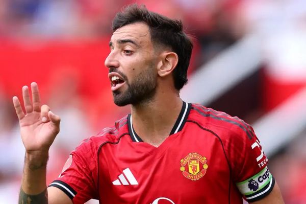  چرا کاپیتان منچستریونایتد پیشنهاد الهلال را رد کرد