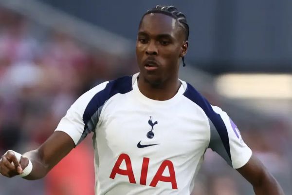 دفاع مهاجم تاتنهام از همتیمیاش پس از حملات نژاد پرستانه