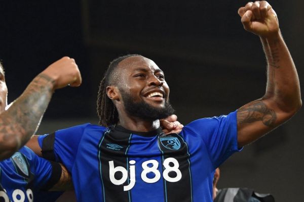  دو گل مقابل لیورپول پاسخ توهین نژادپرستانه به ستاره غنایی