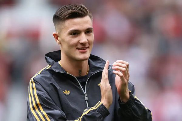  ششکو با فداکاری ایجنت به منچستریونایتد پیوست