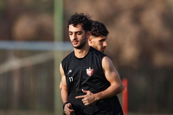 پیراهن خاص پرسپولیس به فخریان رسید