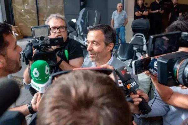  مدیر برنامه سابق رونالدو مشکل بارسلونا را حل کرد