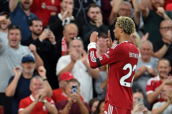 اخراج هوادار ویلچرنشین لیورپول به دلیل شعارهای نژادپرستانه