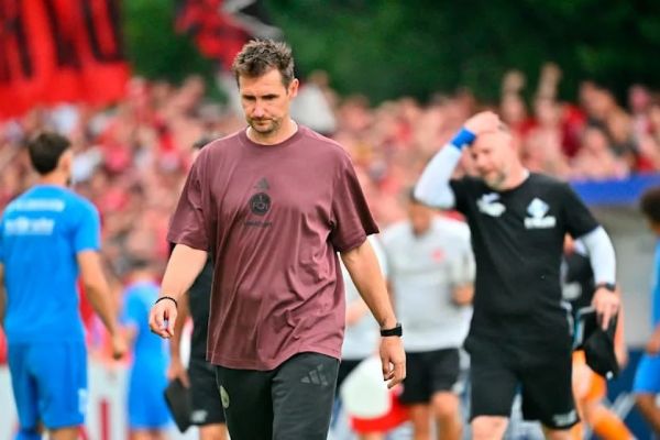 تیم کلوزه مقابل یک تیم روستایی شکست خورد و حذف شد