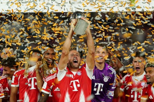 هری کین و به دست آوردن دومین جام دوران حرفهای عکس