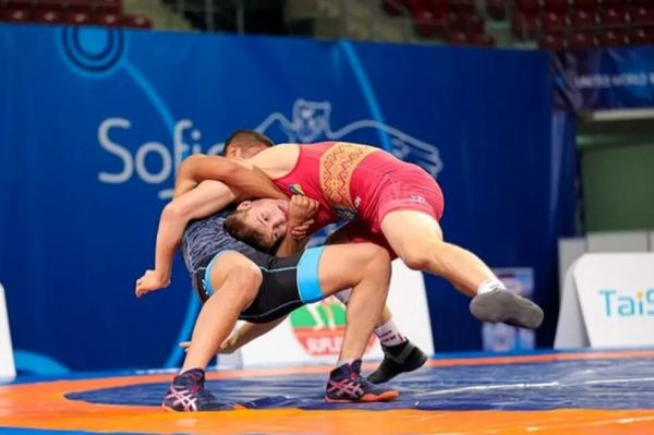 صعود ۲ آزادکار ایران به نیمهنهایی مسابقات قهرمانی جهان