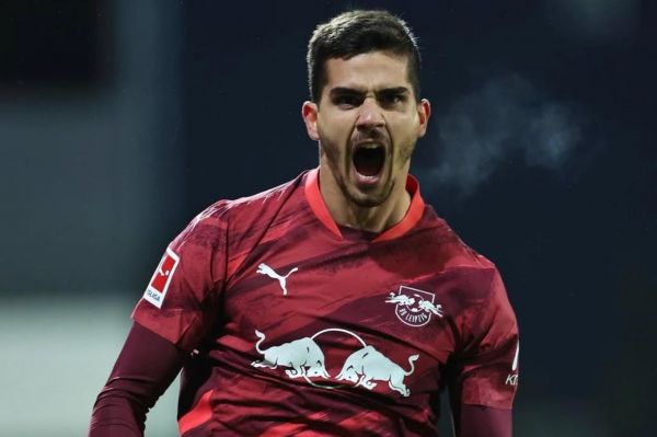  غیررسمی  مهاجم سابق میلان راهی لالیگا شد