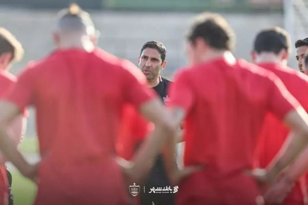 تقدیر وحید هاشمیان از سرخپوشان در آخرین تمرین