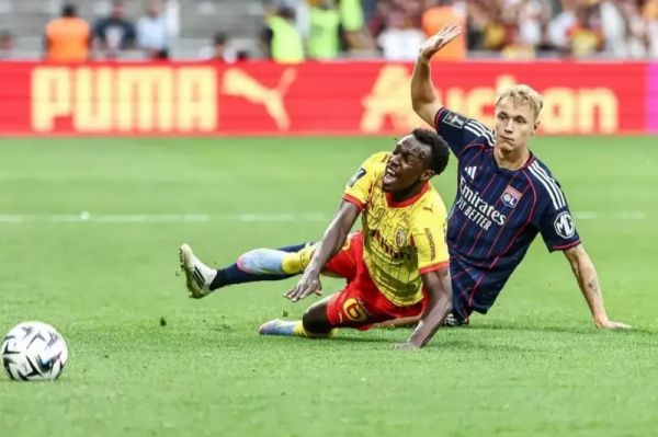 اولین بازیکن تاریخ عربستان که در لیگ فرانسه بازی کرده است