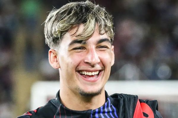 تلاش بارسلونا برای حفظ جواهر لاماسیا