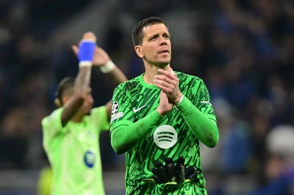  بارسلونا و تلاش برای ثبت قرارداد دروازه‌بان لهستانی