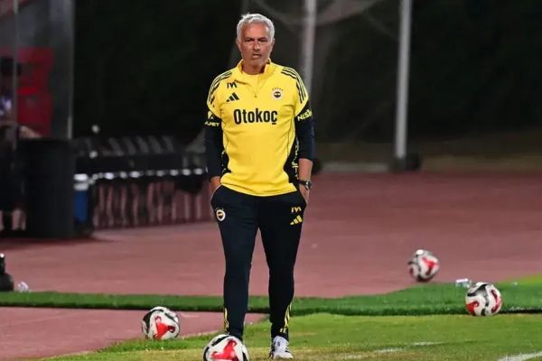  واکنش مورینیو به رویارویی با تیم پرتغالی در پلی‌آف لیگ قهرمانان اروپا