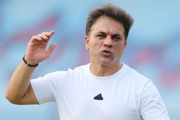 رضایی تعجب کردم چرا کمک داور پرچم نزد راه را اشتباه میرویم