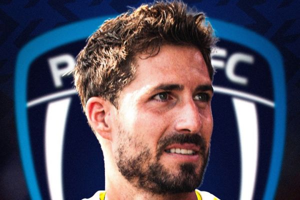  رسمی  دروازه‌بان سابق پاری سن ژرمن به پاریس بازگشت