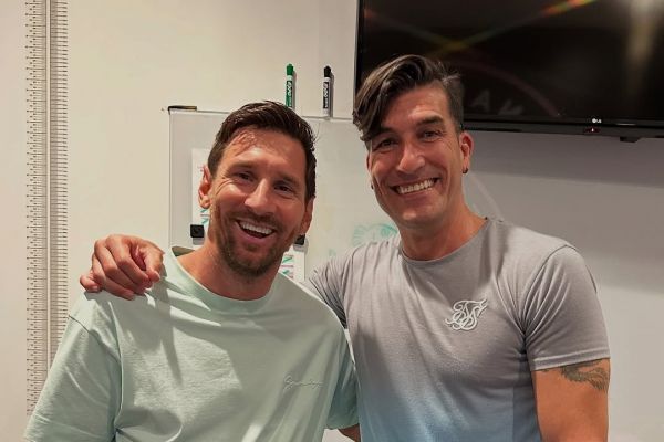  عکس؛ دیدار مسی با دروازه‌بان سابق بارسلونا