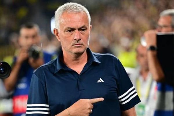 واکنش مورینیو به تساوی تیمش مقابل تیم پرتغالی