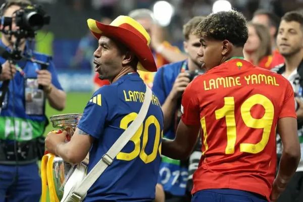 واکنش پدر یامال به رابطه پسرش با خواننده اسپانیایی