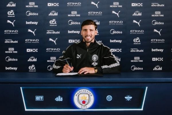 رسمی؛ مدافع منچسترسیتی قراردادش را تمدید کرد