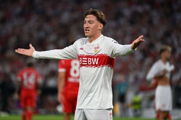 شایعه پیوستن ستاره آلمانی به منچستریونایتد تکذیب شد