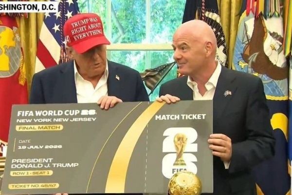 اینفانتینو اولین بلیت جام جهانی 2026 را به ترامپ داد