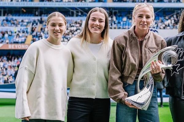 رونمایی از کاپ قهرمانی یوروی زنان در شب باخت سیتی