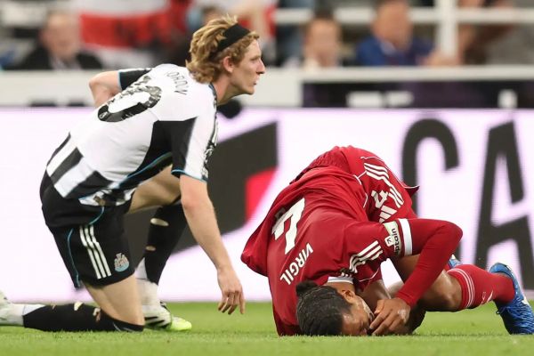  واکنش کاپیتان نیوکاسل به خطای شدید گوردون روی فن‌ دایک